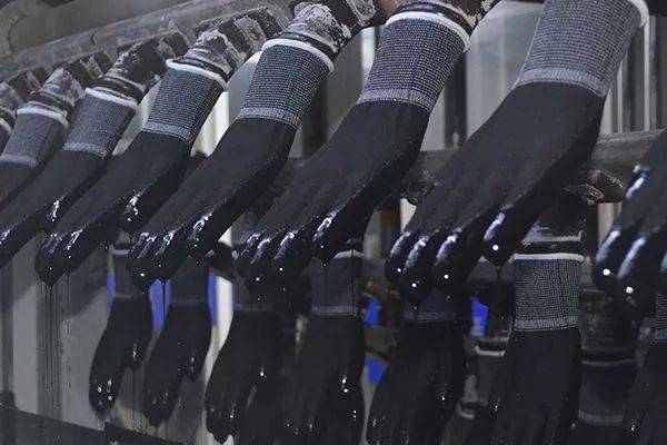 Why Do Many Workshops Choose Coated Gloves